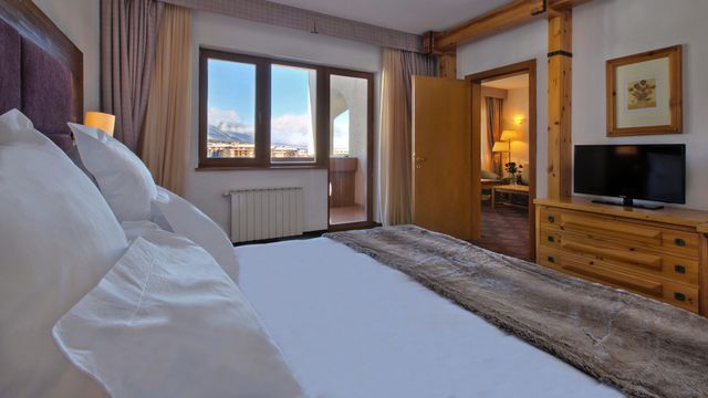 Kempinski Grand Arena Hotel - deluxe suite